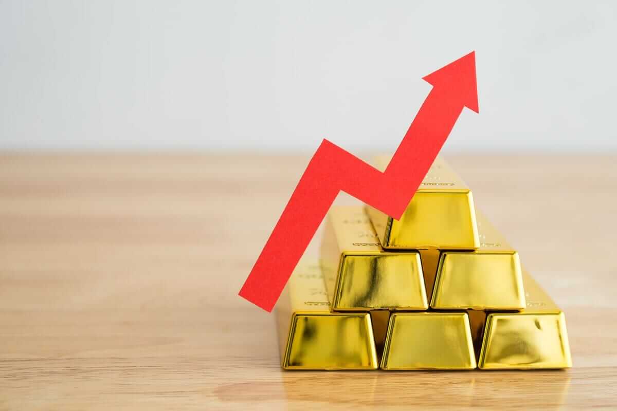Gold Prices Outlook: Jewelry Billionaire Sees Continued Surge
